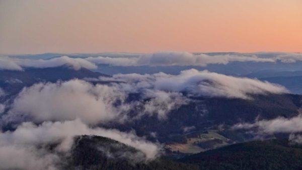 Read more about the article Kunanyi Dawn Timelapse