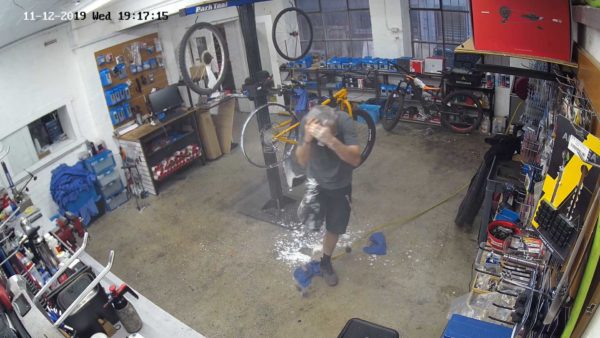 Read more about the article Jingle Bells, Tubeless Smells.. BOOM!